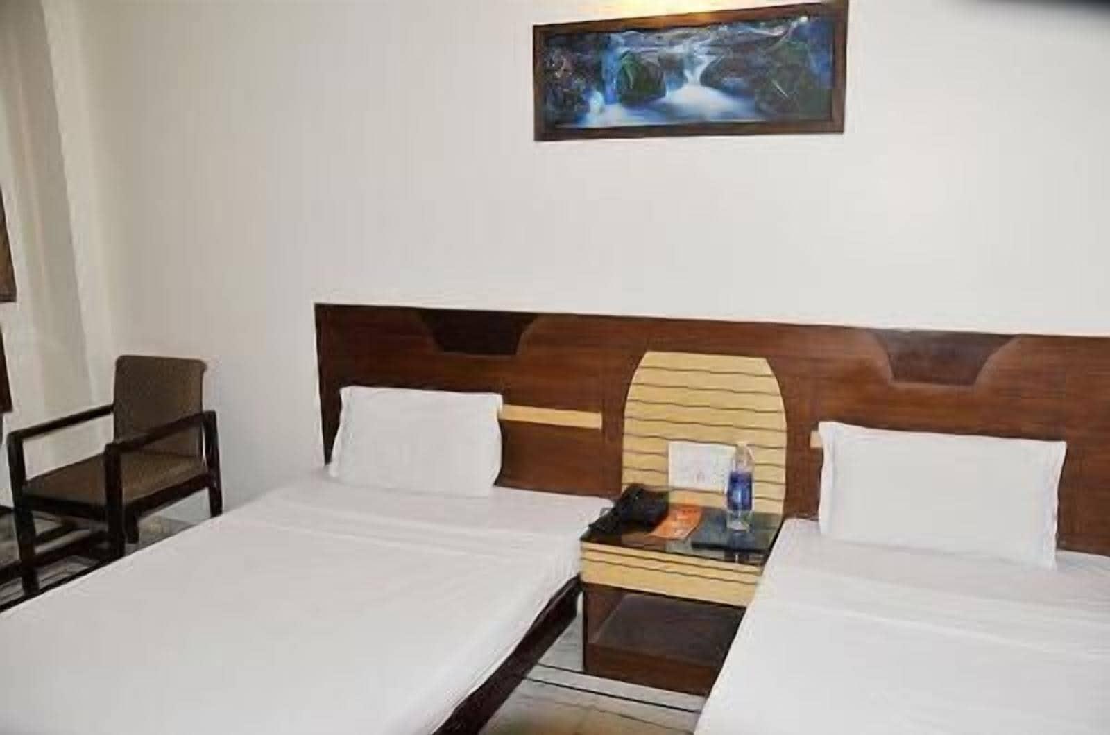 Hotel Sky Rich International - Just A Min Walk From Karol Bagh Metro Station 4*