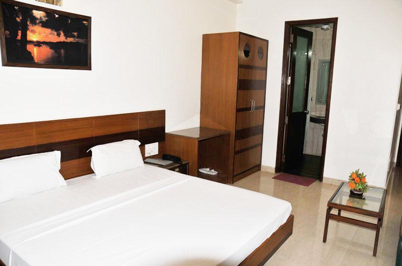 Hotel Sky Rich International - Just A Min Walk From Karol Bagh Metro Station