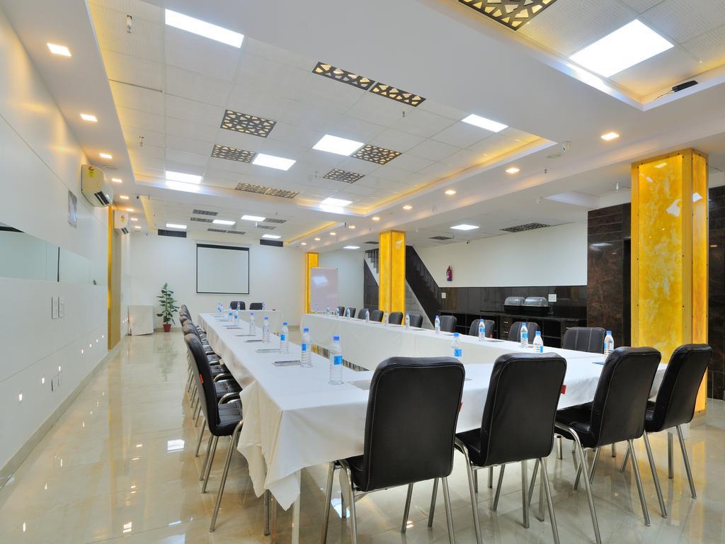 Hotel Sky Rich International - Just A Min Walk From Karol Bagh Metro Station Hotel