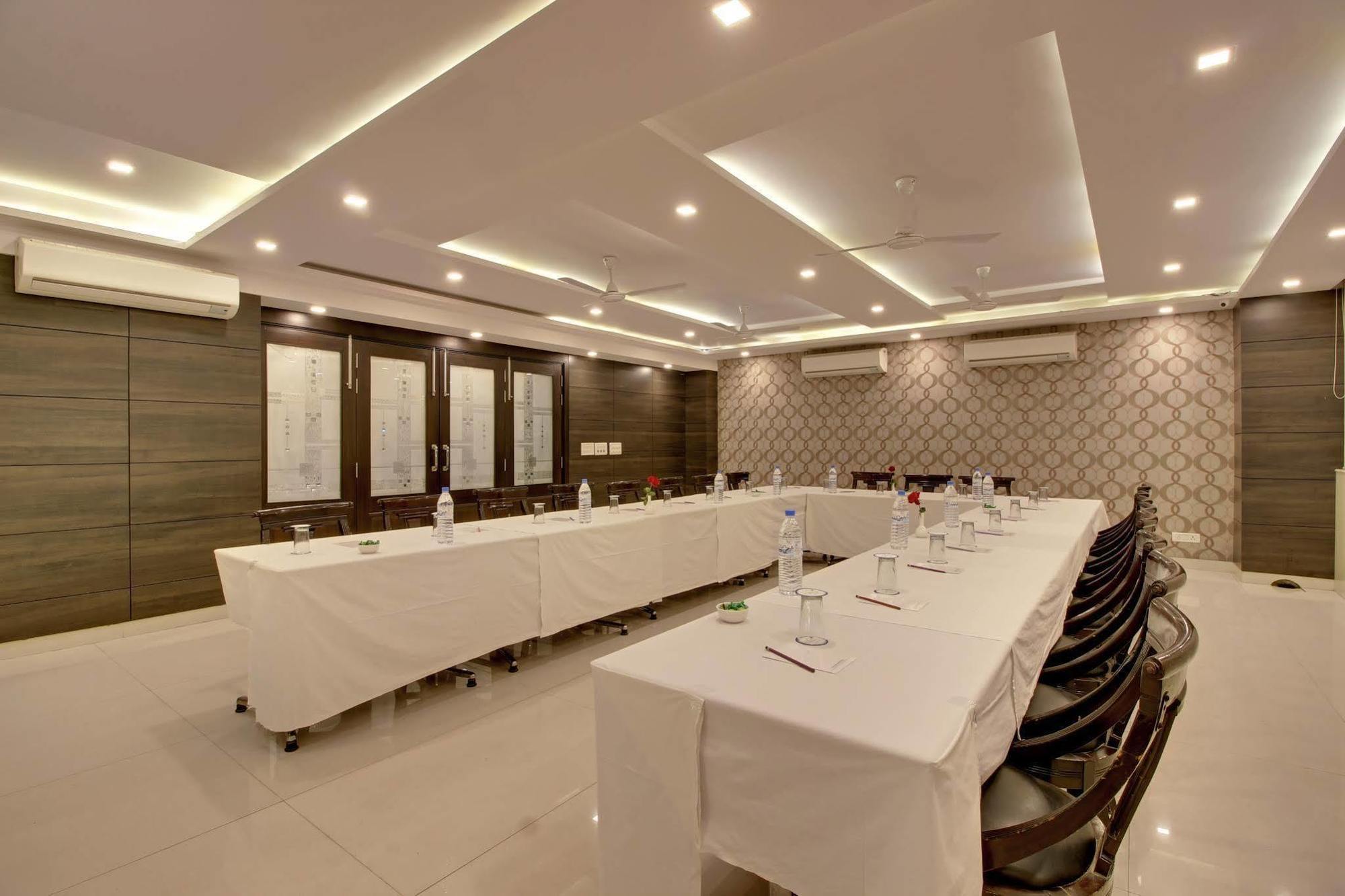 Hotel Hotel Sky Rich International - Just A Min Walk From Karol Bagh Metro Station
