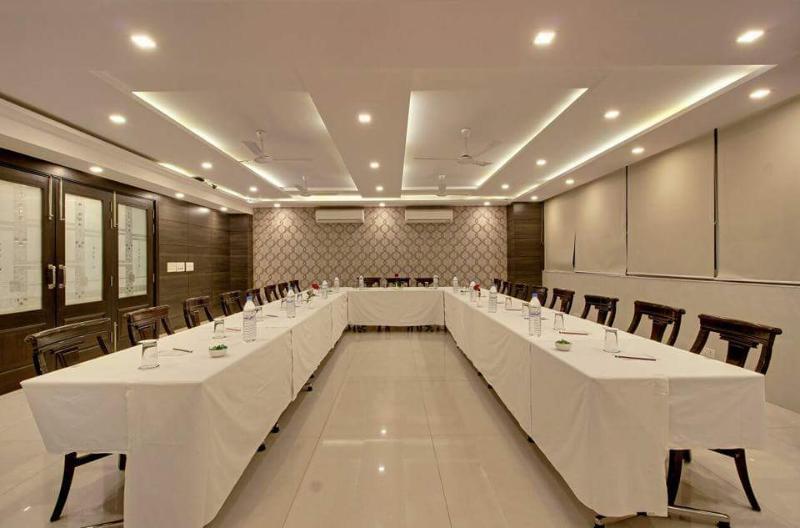 Hotel Sky Rich International - Just A Min Walk From Karol Bagh Metro Station 4*
